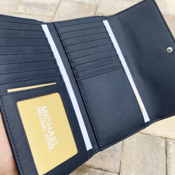 ‼️SALE‼️👜💕Michael Kors Backpack & Wallet SET - Picture 8 of 8